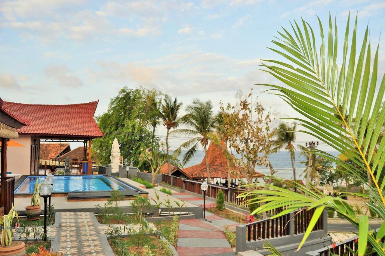 Surya Chandra Beach Bungalow Batununggul Εξωτερικό φωτογραφία